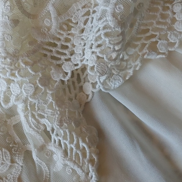 3/$40 BKE Boutique Lace Blouse Size Med - Picture 10 of 12